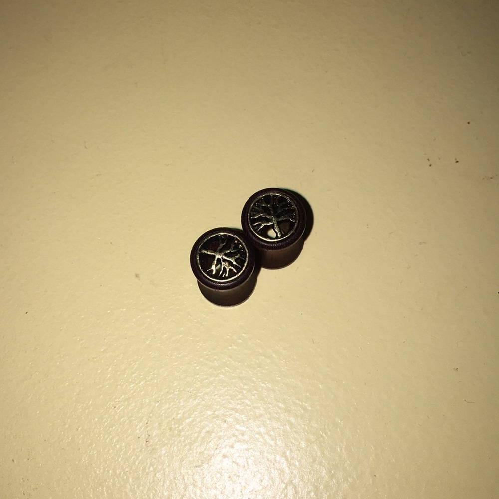 2g wood plugs with tree of life